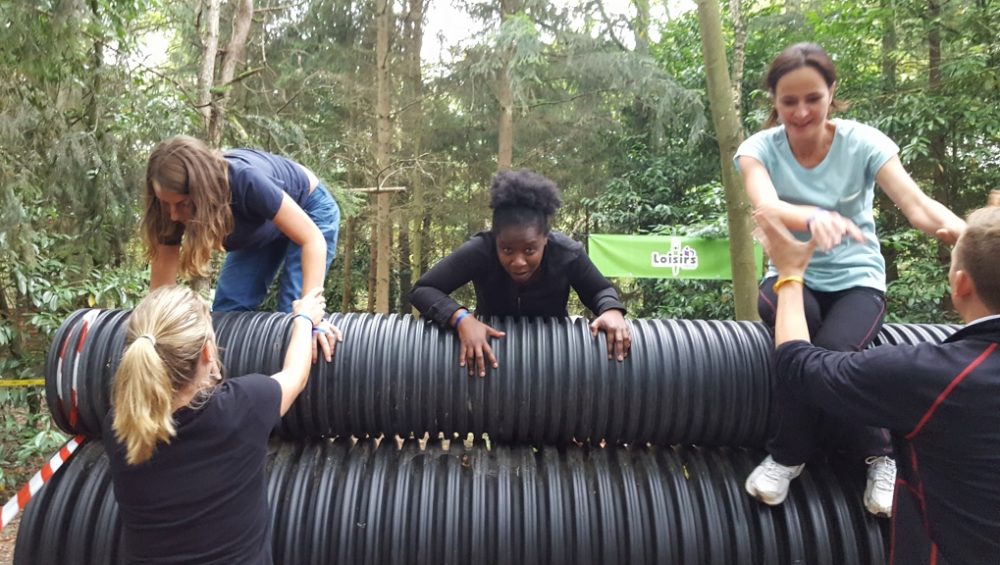 Mud team parcours d'obstacle amies